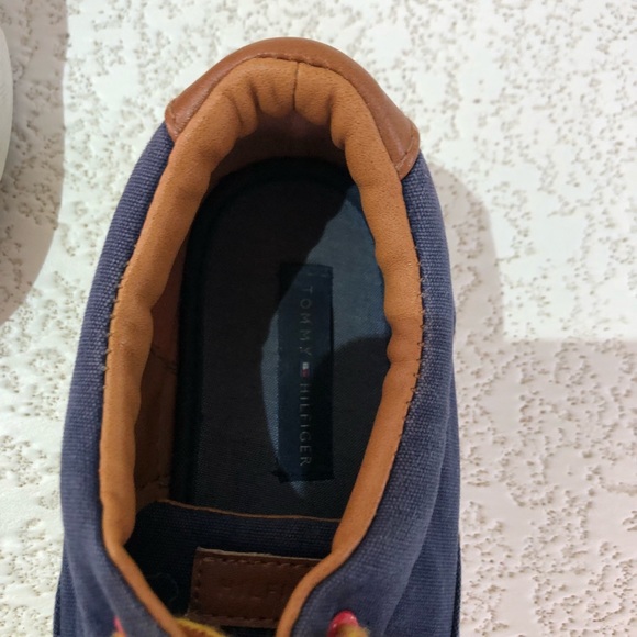 Tommy Hilfiger  size 2 - Picture 9 of 10